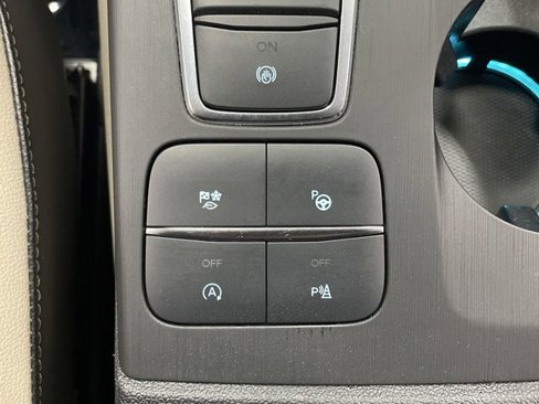 Used 2020 Ford Escape Titanium image 24