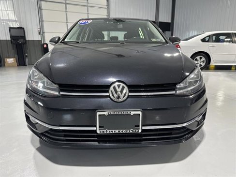 Used 2019 Volkswagen Golf SE image 2