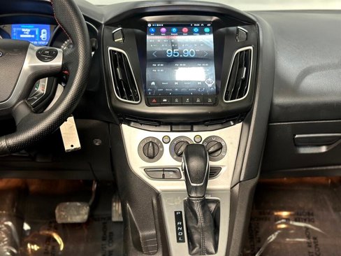 Used 2013 Ford Focus SE image 16
