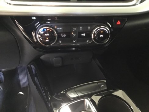 New 2025 Chevrolet Trax LT w/ Driver Confidence Package image 32