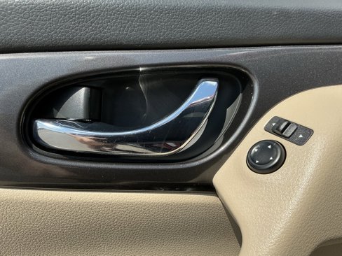 Used 2020 Nissan Rogue SV w/ Premium Package image 60