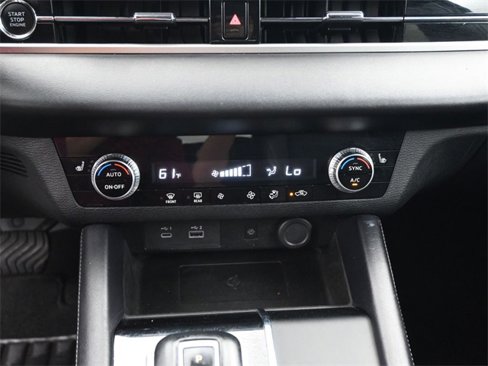 Used 2024 Mitsubishi Outlander SE image 3