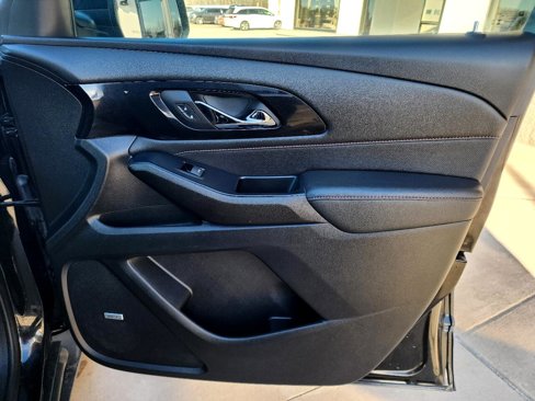 Used 2023 Chevrolet Traverse RS image 30