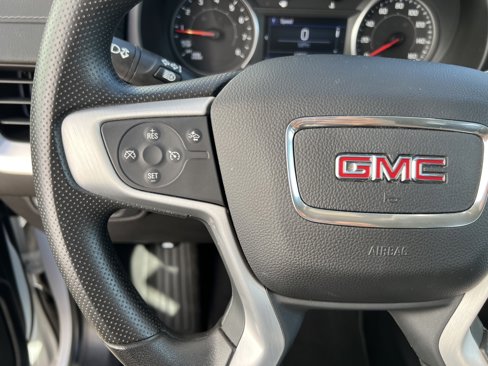 Used 2024 GMC Terrain SLE image 17