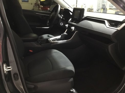 Used 2021 Toyota RAV4 LE image 51