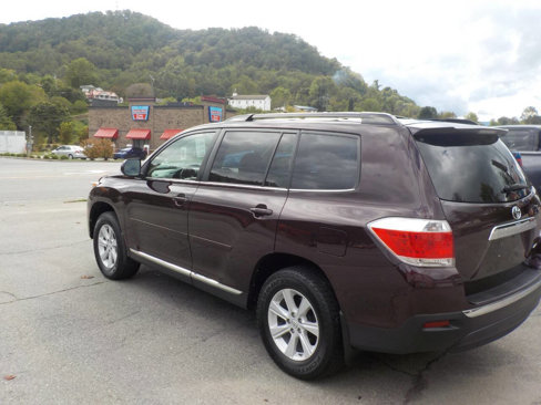 Used 2013 Toyota Highlander SE image 2