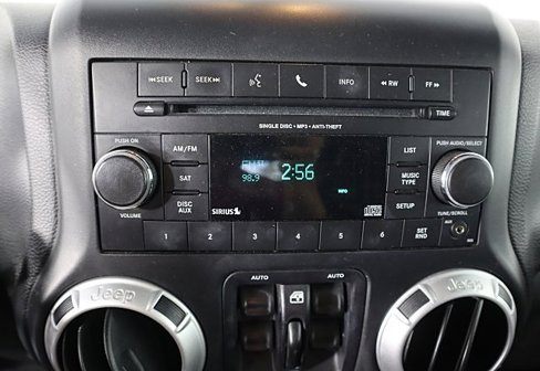Used 2016 Jeep Wrangler Unlimited Sahara w/ Connectivity Group image 25