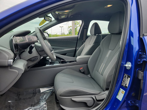 Used 2023 Hyundai Elantra SEL w/ Convenience Package image 13