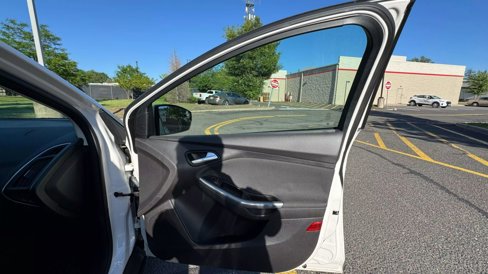 Used 2012 Ford Focus Titanium image 28