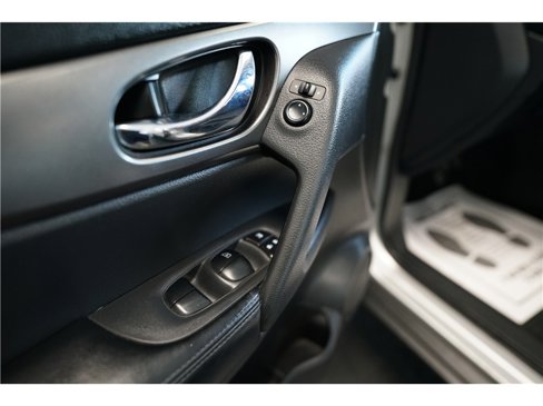 Used 2016 Nissan Rogue S image 16