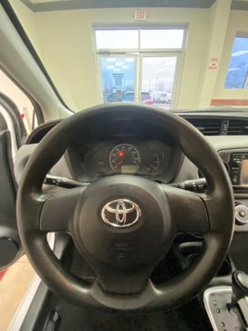 Used 2015 Toyota Yaris L image 20