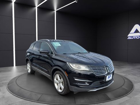Used 2017 Lincoln MKC Premiere image 3