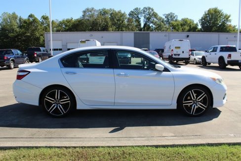Used 2017 Honda Accord Sport Special Edition image 5