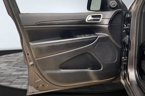 Used 2020 Jeep Grand Cherokee Laredo image 25