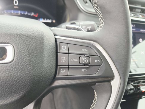 Used 2024 Jeep Grand Cherokee Altitude image 23