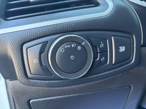Used 2020 Ford Edge SEL image 13