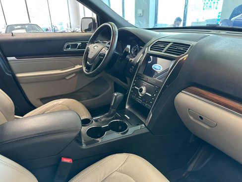 Used 2019 Ford Explorer Limited w/ Ford Safe & Smart Package image 44
