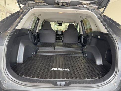 Used 2020 Toyota RAV4 LE image 24