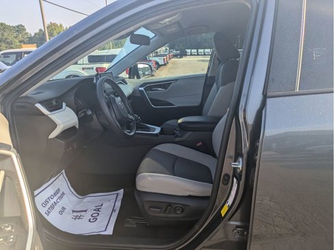 Used 2021 Toyota RAV4 XLE image 16