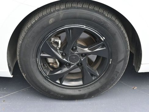 Used 2022 Hyundai Elantra SE image 24