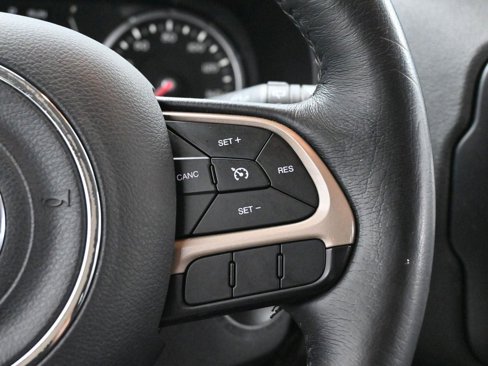 Used 2016 Jeep Renegade Latitude w/ Cold Weather Group image 15