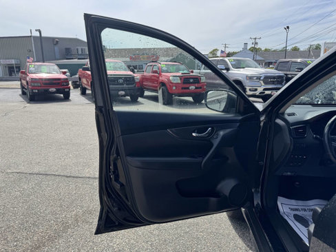 Used 2019 Nissan Rogue SV image 16