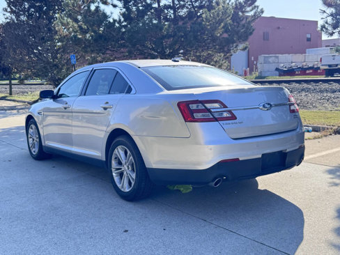Used 2015 Ford Taurus SEL image 4