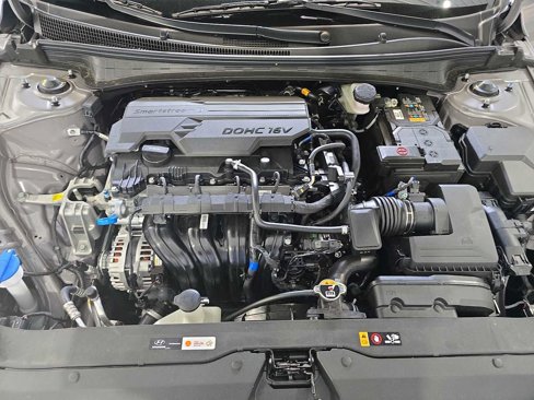 Used 2025 Hyundai Elantra SE image 30