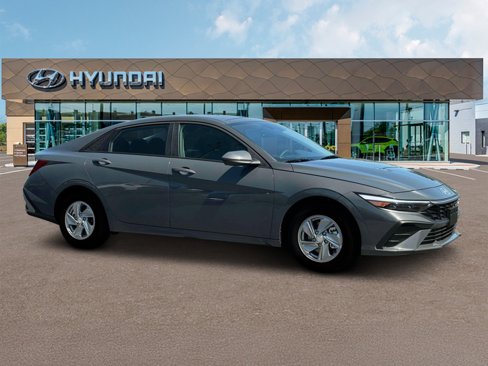 New 2025 Hyundai Elantra SE image 10