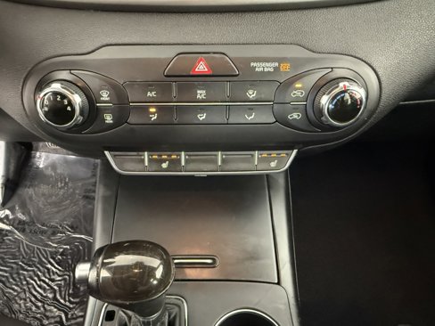 Used 2016 Kia Sorento LX w/ LX Convenience Package image 17