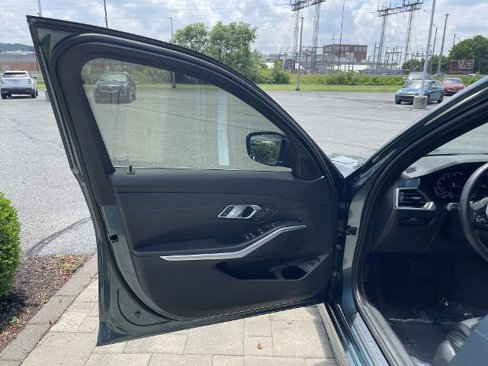 Used 2020 BMW 330i xDrive Sedan w/ Convenience Package image 14