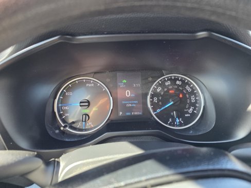 Used 2019 Toyota RAV4 LE image 18