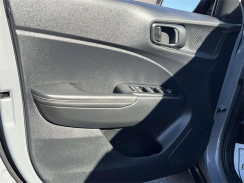 Used 2022 Hyundai Venue Limited image 19