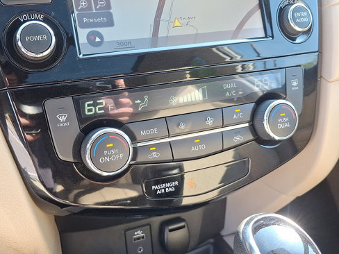 Used 2017 Nissan Rogue SV w/ Sun & Sound Touring Package image 17