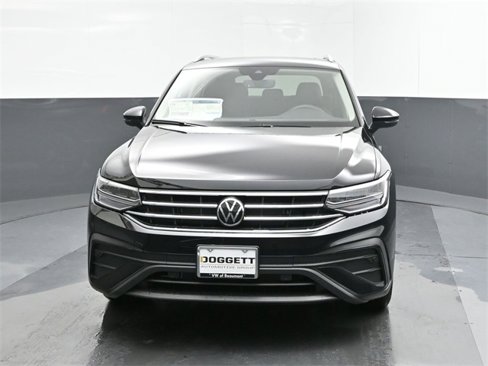 Used 2024 Volkswagen Tiguan SE image 30