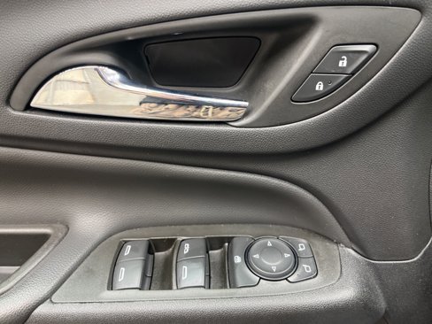 Used 2023 Chevrolet Equinox LT image 29