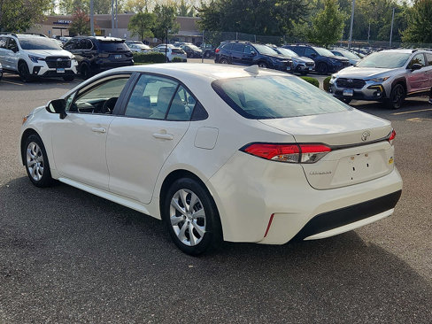 Used 2021 Toyota Corolla LE image 4