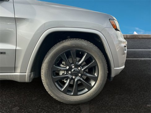 Used 2019 Jeep Grand Cherokee Altitude image 28