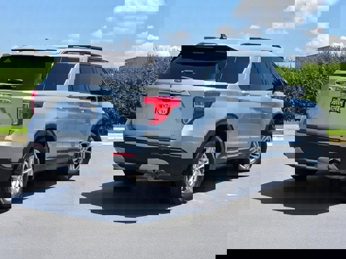 Used 2021 Ford Explorer XLT w/ Class III Trailer Tow Package image 12