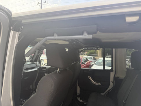 Used 2012 Jeep Wrangler Unlimited Rubicon w/ Connectivity Group image 17