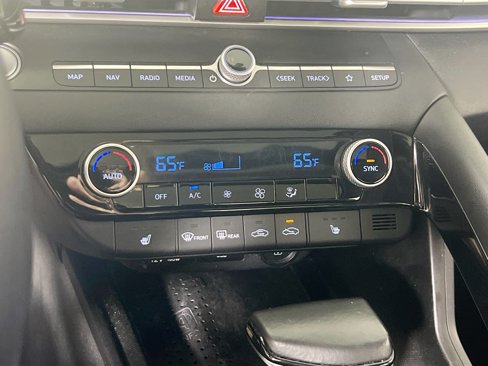 Used 2023 Hyundai Elantra Limited image 16