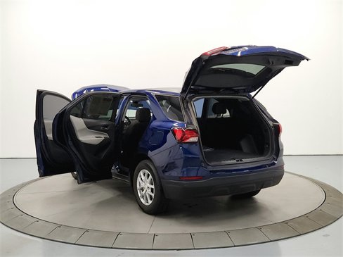 Used 2023 Chevrolet Equinox LS w/ LS Convenience Package image 14