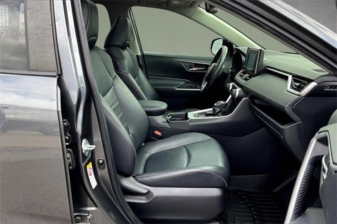 Used 2019 Toyota RAV4 XLE Premium image 7