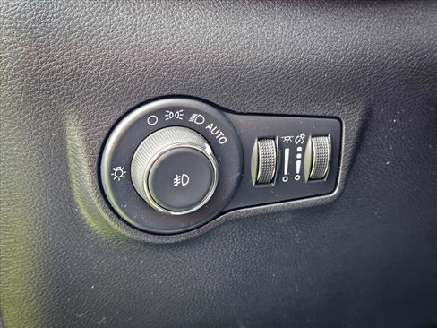 Used 2022 Jeep Compass Limited image 15