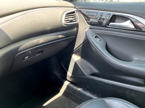 Used 2018 INFINITI QX30 AWD image 11