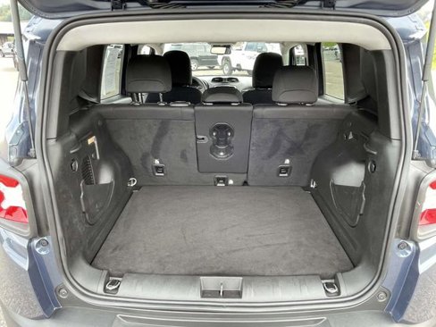 Used 2022 Jeep Renegade Latitude w/ Convenience Group image 9