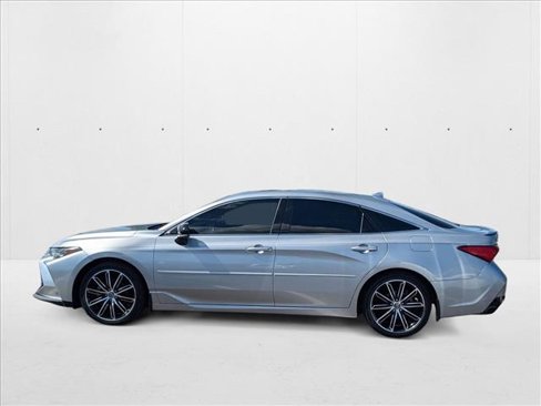 Used 2020 Toyota Avalon Touring image 9