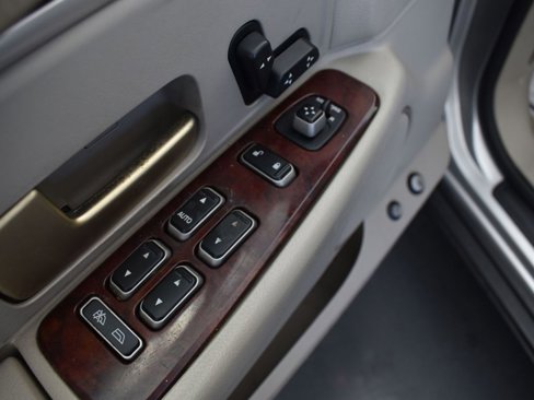 Used 2005 Lincoln Town Car Signature image 10