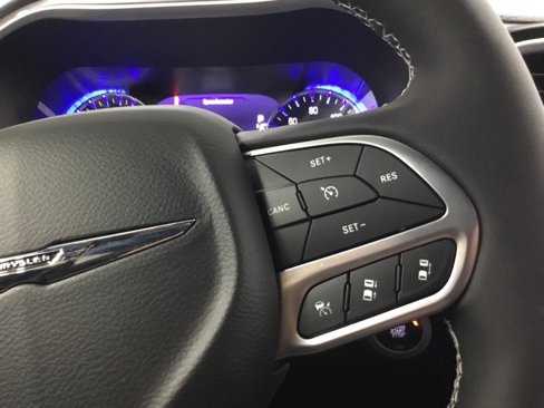 New 2025 Chrysler Pacifica Select image 40