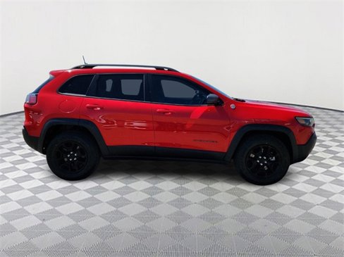 Used 2019 Jeep Cherokee Trailhawk w/ Cold Weather Group image 8